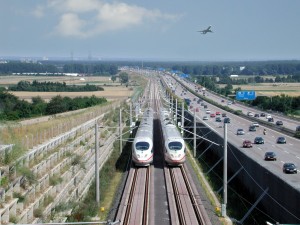 2 van bei einer Parallelfahrt van InterCityExpress 3-Züge (ijs 3 Baureihe 403) auf der Schnellfahrstrecke Keulen-Rijn/Hoofdanlässlich der Eröffnung am 25.07.2002;